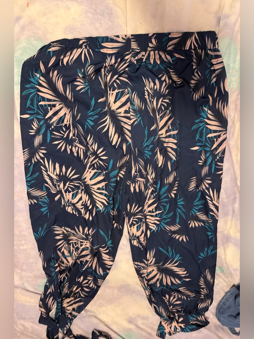 SHEIN Navy Tropical Leaf Cropped Tie-Hem Pants